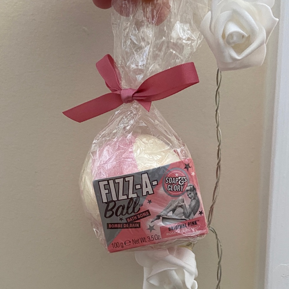 🆕 Soap & Glory Bath Bomb- Rose & Bergamot